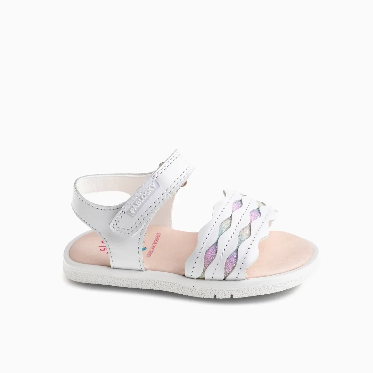 Sandalia Pablosky 054000 en blanco con tiras de velcro, vista de tres cuartos