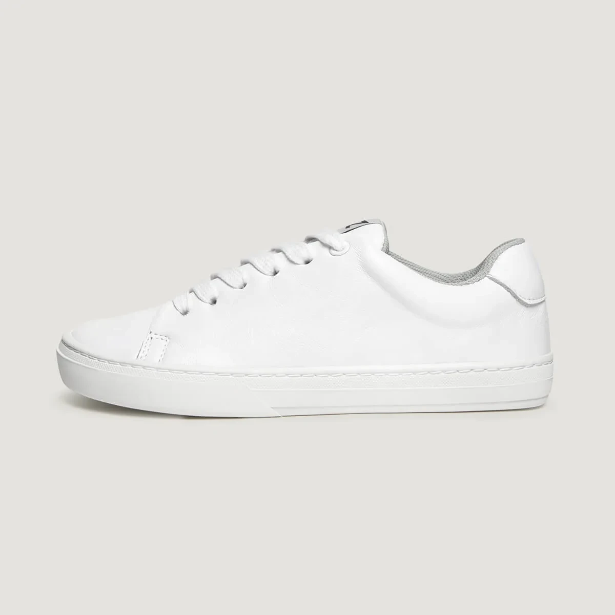 Zapato Feroz Turia Freekers de piel blanca, vista lateral